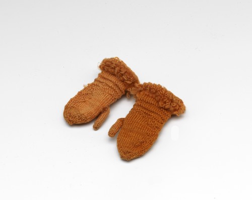 Paar poppenhandschoenen van oranje wol